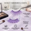 Infografía de pestañas postizas moradas detallando beneficios como larga duración, peso ligero y destellos de purpurina integrados.