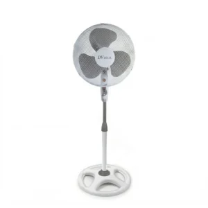 Ventilador de pie blanco marca DVTECH con rejilla de malla fina y base circular estable sobre fondo blanco.