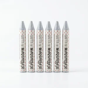 Set de seis barras de maquillaje tipo crayón en tono gris neutro para delineado de ojos y labios de larga duración.