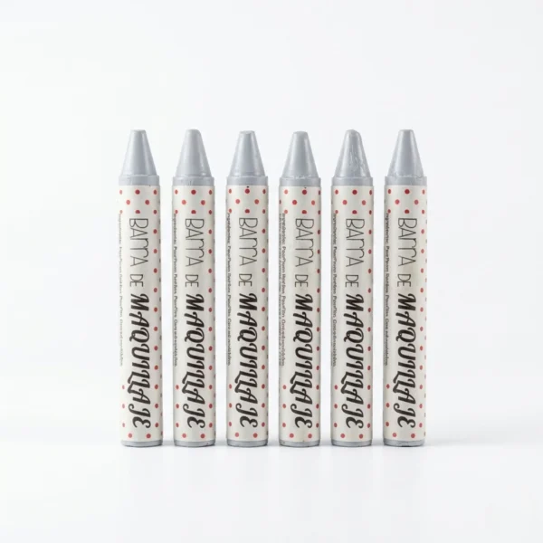 Set de seis barras de maquillaje tipo crayón en tono gris neutro para delineado de ojos y labios de larga duración.