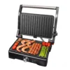Parrilla eléctrica profesional de 1500W abierta con langostinos, carne y espárragos, resaltando sus placas antiadherentes.