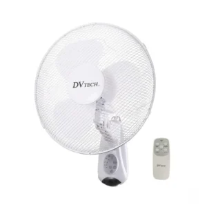 Ventilador de pared marca DVTECH color blanco con tres aspas, panel digital frontal y control remoto inalámbrico sobre fondo blanco.