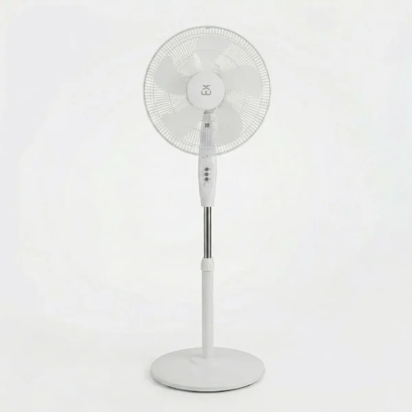 Ventilador de pie blanco de 16 pulgadas con diseño de 5 aspas concentradas y base circular estable, modelo NAFS40D-5 PRO.