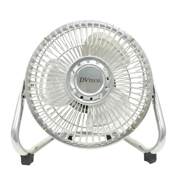 Ventilador de suelo DV TECH de 15 cm fabricado en metal cromado con 3 aspas y rejilla de seguridad frontal.