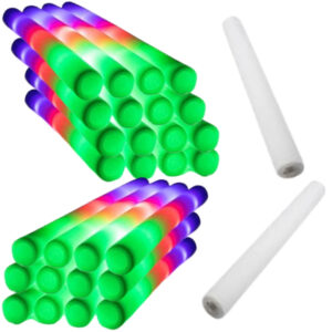 Palos de espuma LED Soft Stick 30 reutilizables para fiestas presentados sobre fondo blanco