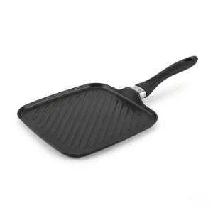Vista general de sartén grill profesional de aluminio fundido con superficie estriada y mango ergonómico para todo tipo de cocinas.